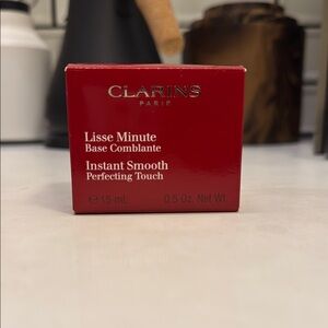 Clarins Instant Smooth Perfecting Touch - Red